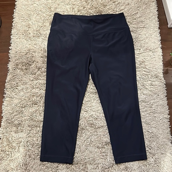 Fitted crop leggings for sale! - Picture 1 of 3